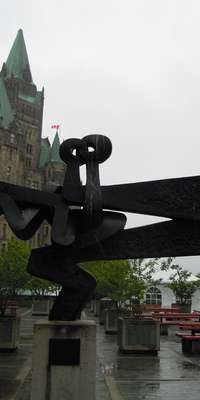Sorel Etrog, Canadian sculptor, dies at age 80